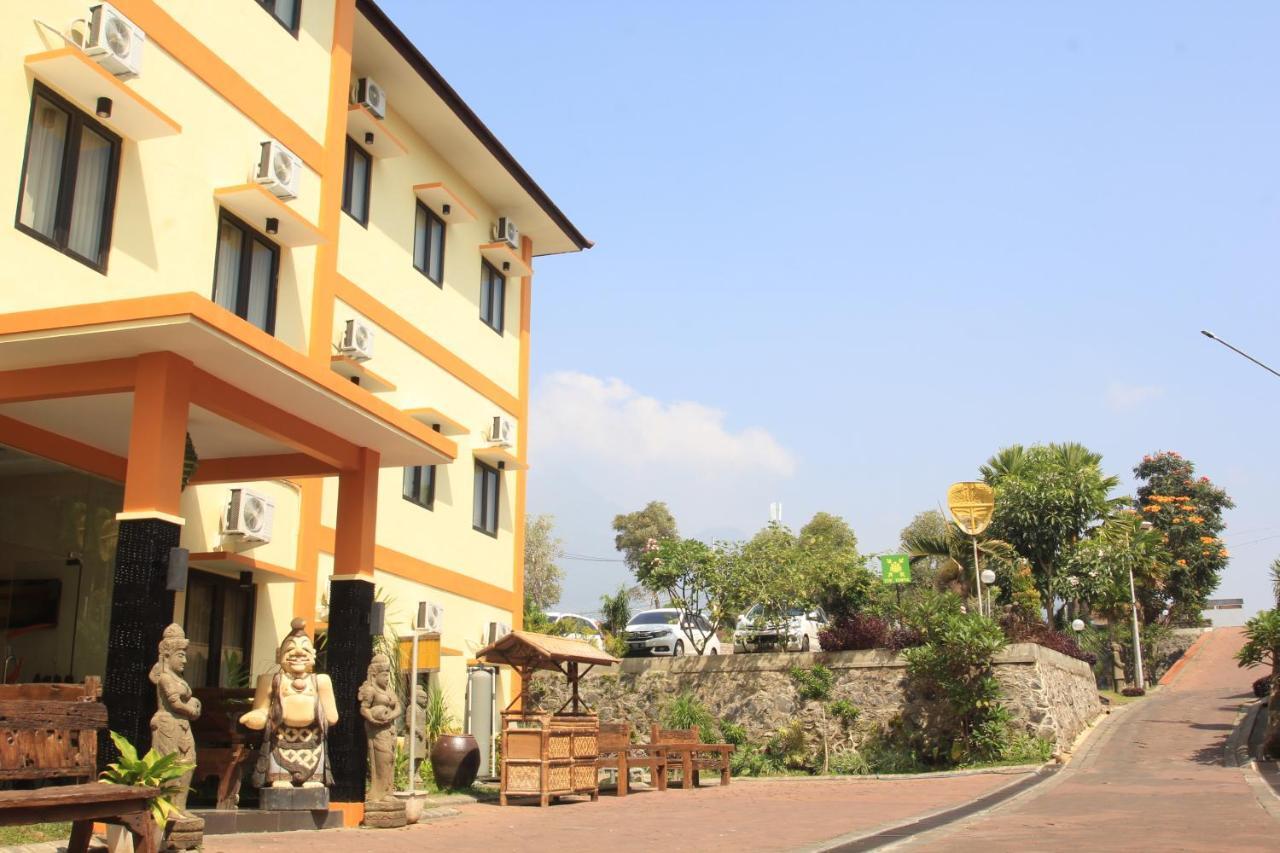 Ciptaningati Hotel Batu  Exterior photo